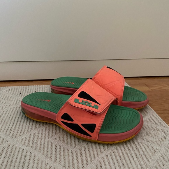 Lebron James slides - Picture 2 of 2